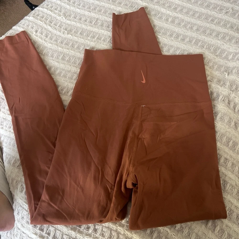 Nike chic terracotta
